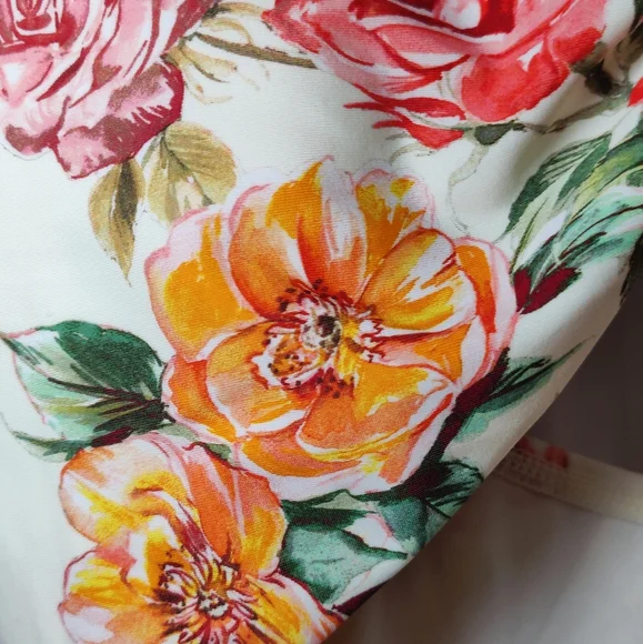 White & floral one-piece swimsuit by CUPSHE in size XL - Picture 9 of 16